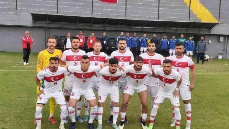 İşitme Engelliler milli takımı bronz madalya kazandı