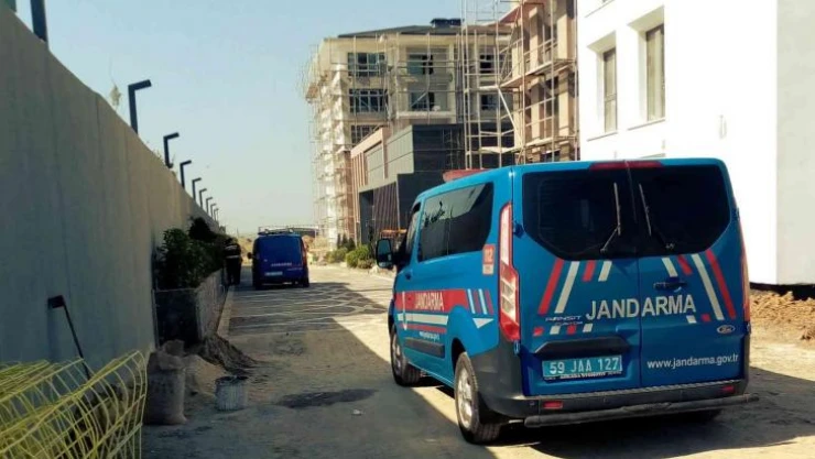 İskeleden düşen işçi ağır yaralandı