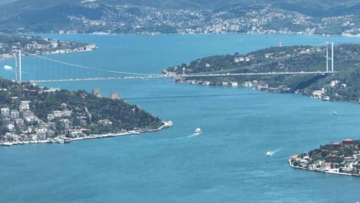 İstanbul Boğaz'ı turkuaza büründü: Eşsiz manzara havadan görüntülendi
