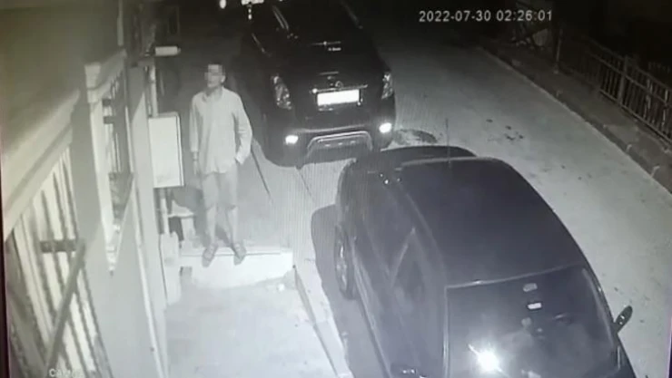 İstanbul'da bir garip hırsızlık: Apartmanın tabelasını çaldı