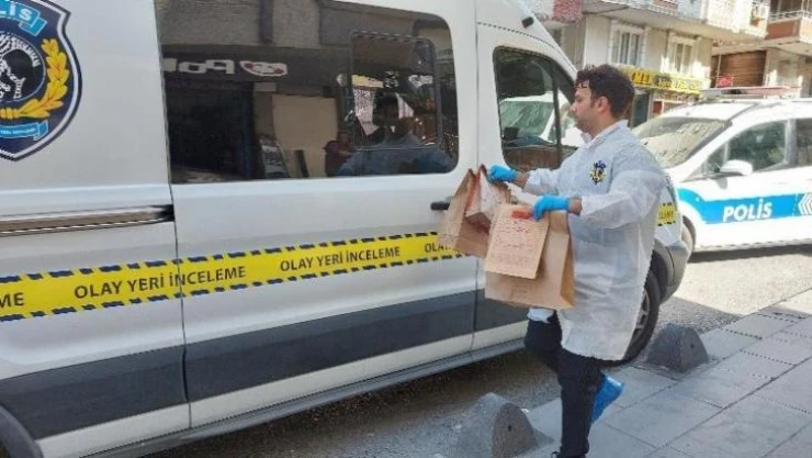 İstanbul'da filmleri aratmayan operasyon: Kuyumcu aracından 9 kilo altın yağmalayanlar Küçükçemece'de yakalandı