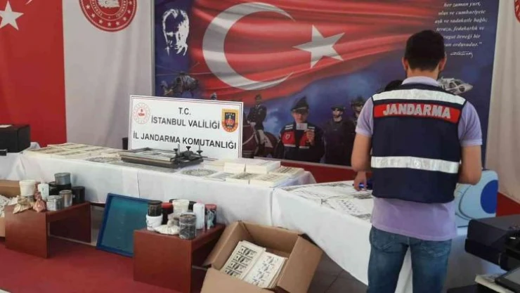 İstanbul'da jandarmadan sahte para operasyonu kamerada: Sahte 3 milyon dolar ele geçirildi