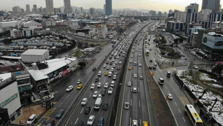 İstanbul'da kar geride kaldı, trafik yüzde 60'ı buldu
