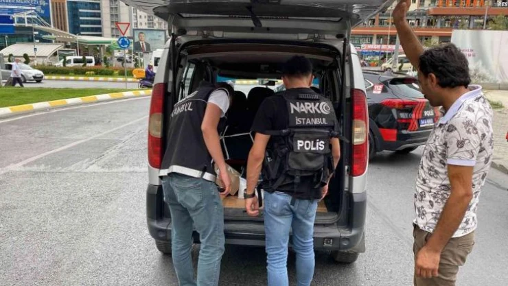 İstanbul'da polisten Narkotik Dar Alan Uygulaması