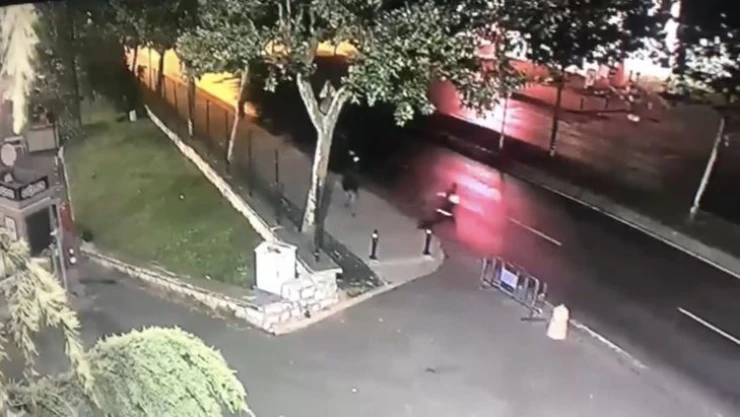 İstanbul'da silahlı kavga kamerada: Parkta tartıştıkları iki kardeşe ateş açtılar