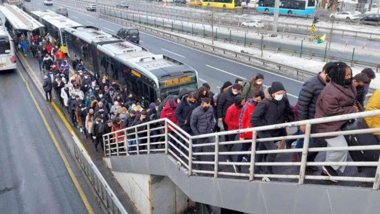 İstanbul'da trafik akıcı, toplu taşıma yoğun