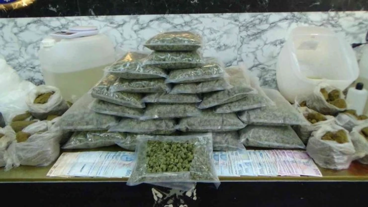 İstanbul'da uyuşturucu operasyonları: 5'i yabancı 10 şüpheli yakalandı