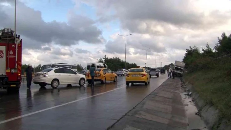 İstanbul'da zincirleme kaza: 2'si ağır 5 yaralı