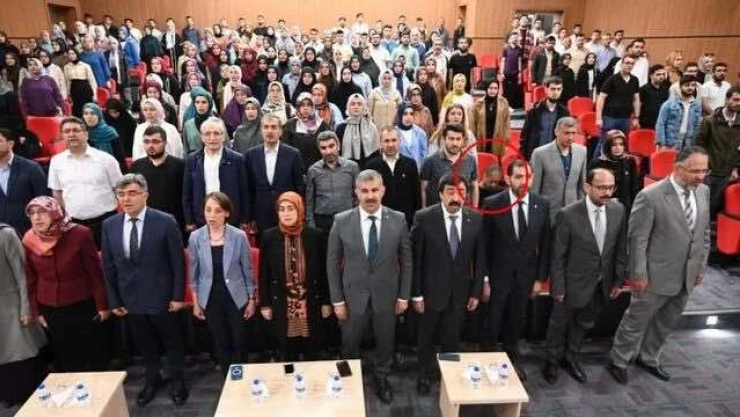 İstiklal Marşı'nda ayağa kalkmayan araştırma görevlisi açığa alındı