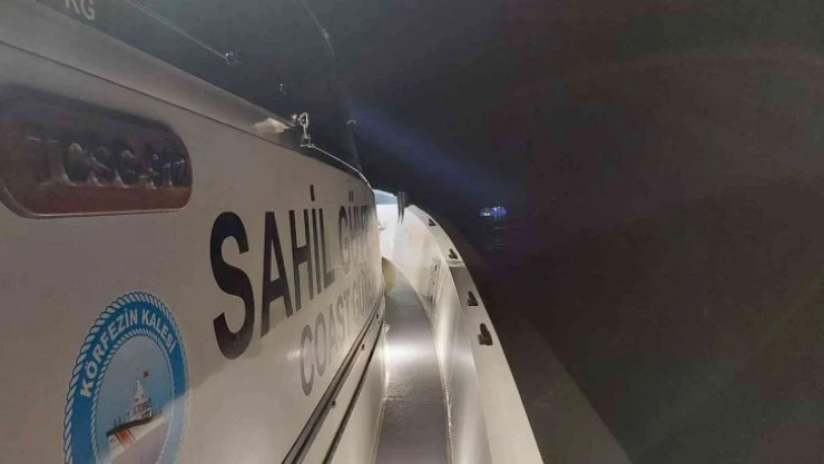 İzmir açıklarında 29 düzensiz göçmen yakalandı