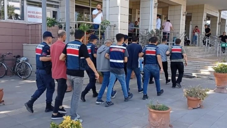 İzmir'de jandarmadan uyuşturucu tacirlerine operasyon: 7 gözaltı