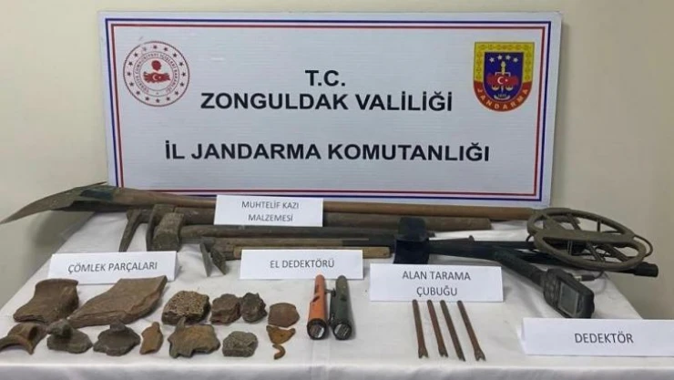 Jandarmadan kaçak kazı yapanlara suçüstü