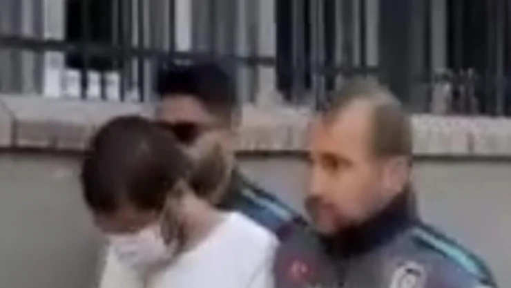 Kadıköy'de korsan değnekçi kıskıvrak yakalandı