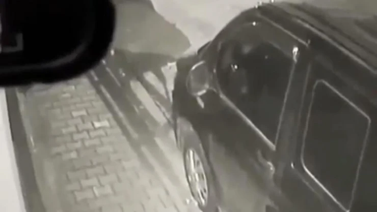 Kağıthane'de iş yerine silahlı saldırı kamerada