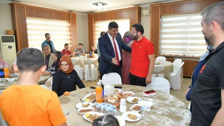 Kahramankazan Belediye Başkanı Oğuz, şehit aileleri ve gaziler onuruna akşam yemeği verdi