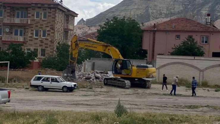 Kapadokya'da kaçak yapıların yıkımı devam ediyor