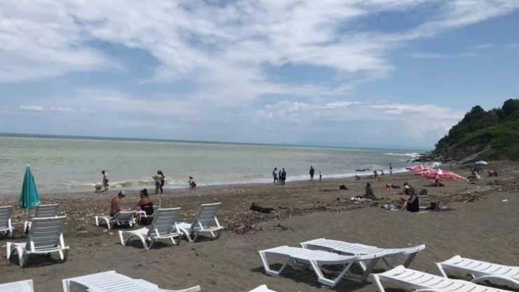 Karadeniz'de boğulmaktan son anda kurtuldular