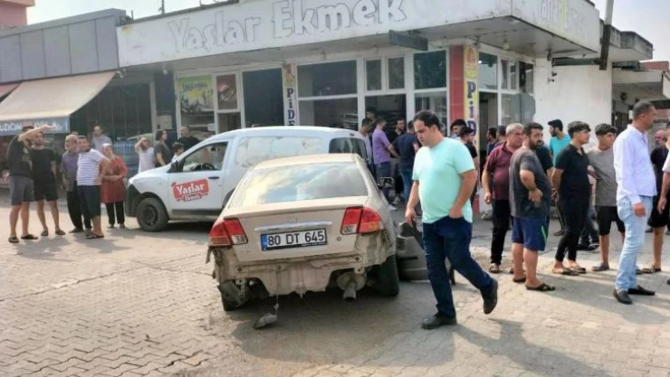 Karşı şeride geçip otomobile çarptı: 4 yaralı