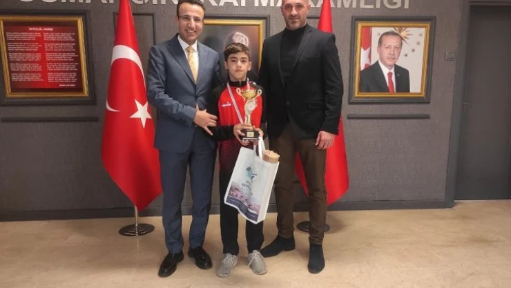 Kaymakam Akpay, şampiyon sporcuları tebrik etti