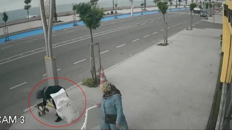 Kendi malıymış gibi alıp götürdü, güvenlik kamerasına yakalandı