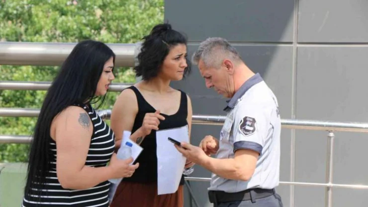 Kimi kimliğini, kimi giriş belgesini unuttu