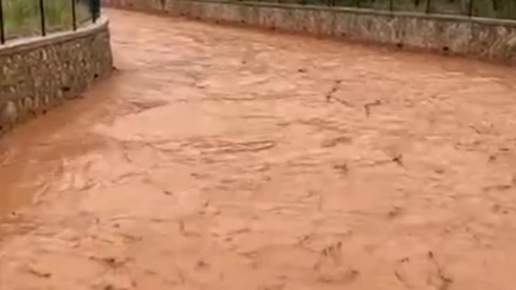 Kırıkkale'de dolu ve sağanak etkili oldu: Dereler taşma noktasına geldi
