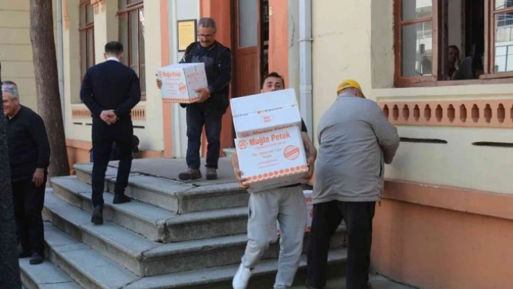 Kırklareli'nde 635 kilogram petek dağıtıldı