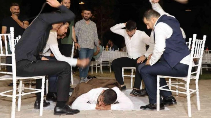 Kısır gecesinde damat ve sağdıçlar gece boyu sopa yedi