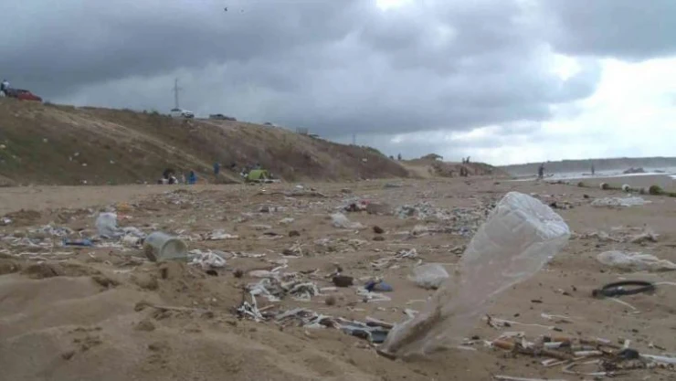 Kısırkaya plajındaki kirlilik vatandaşları isyan ettirdi