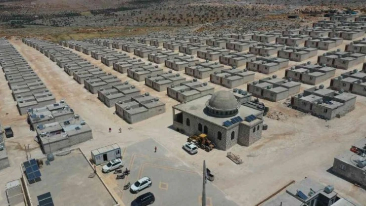 Kızılay Suriye'de 2 bin 461 adet briket evi teslim etti