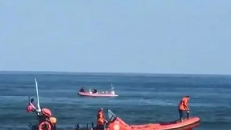 Kocaeli'de denize giren gençlerden biri hayatını kaybetti, kayıp diğer kişi aranıyor