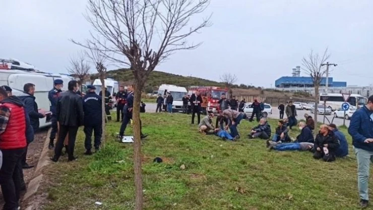 Kocaeli'de tır ve servis aracı çarpıştı, çok sayıda yaralı var