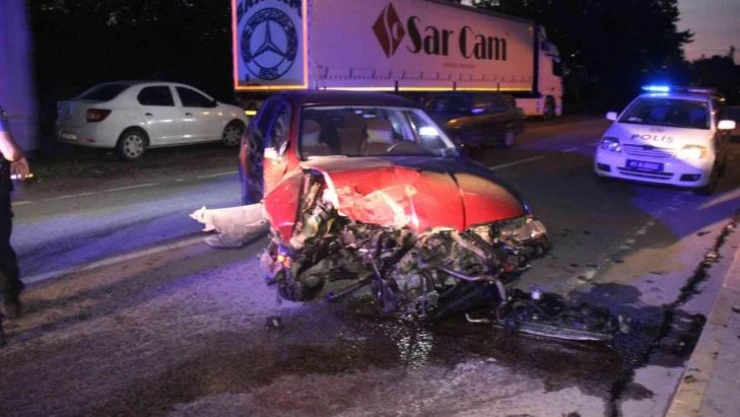 Kontrolden çıkan otomobil ağaca çarptı: 4 yaralı