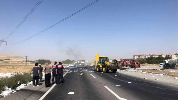 Köpük tabak yüklü tır yandı