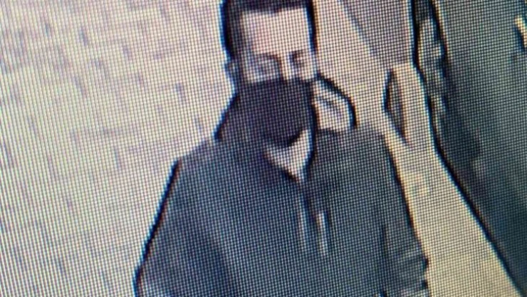 Küçükçekmece'de ayakkabı hırsızı kamerada