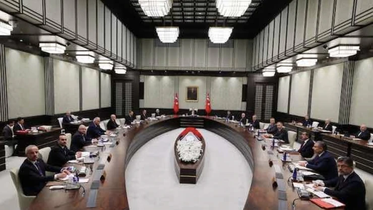Kulislere yansıyanlara göre kabine toto oynanmaya başlandı