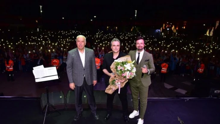 Kutsi Manisa'da sahne aldı