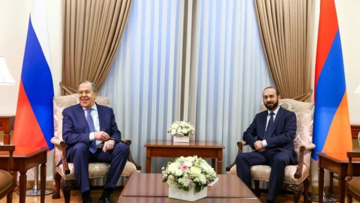 Lavrov: 'Ermenistan-Türkiye arasındaki ilişkilerin normalleşme sürecini memnuniyetle karşılıyoruz'