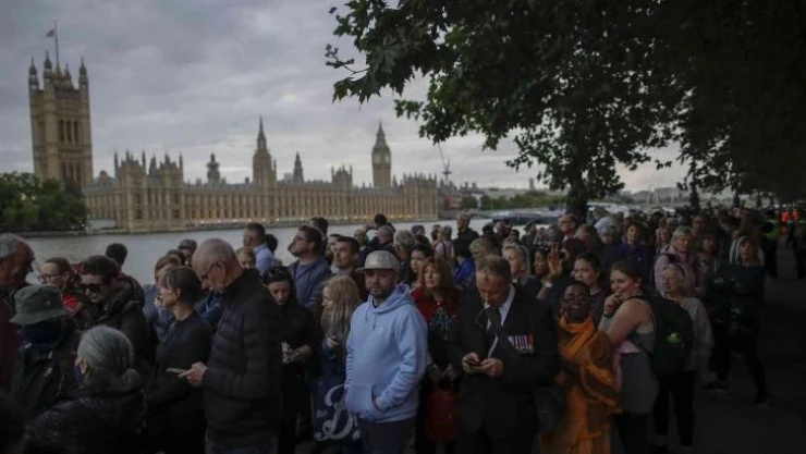 Londra'da Kraliçe II. Elizabeth için 11 saatlik 'veda' kuyruğu