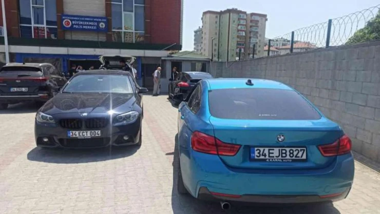 Lüks araçlı magandalar yakalandı: Polis merkezinin bahçesi galeriye döndü