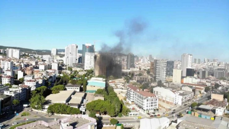 Maltepe'de 15 katlı inşaat halindeki binada yangın