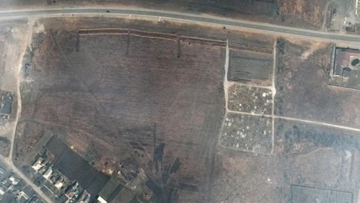 Mariupol'de toplu mezarlar uydu fotoğraflarıyla tespit edildi
