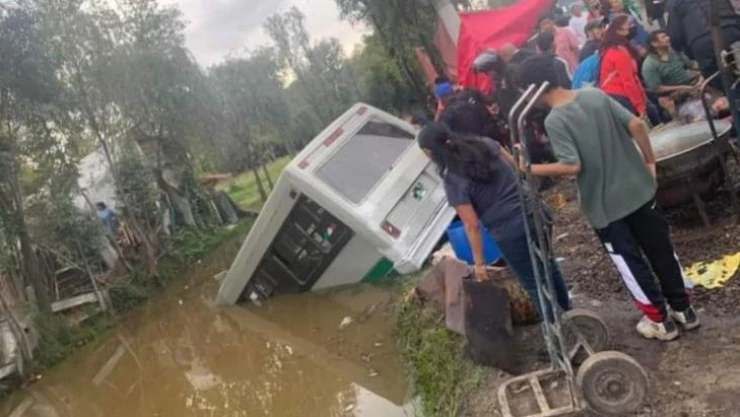 Meksika'da minibüs su kanalına düştü: 7 yaralı