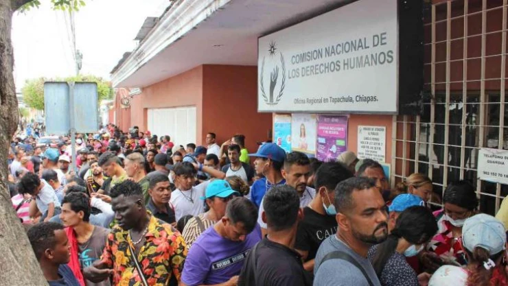 Meksika'daki göçmenler ABD sınırına yürüyor