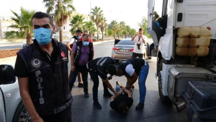 Mersin'de kullandığı tırda eroin ele geçirilen zanlı tutuklandı