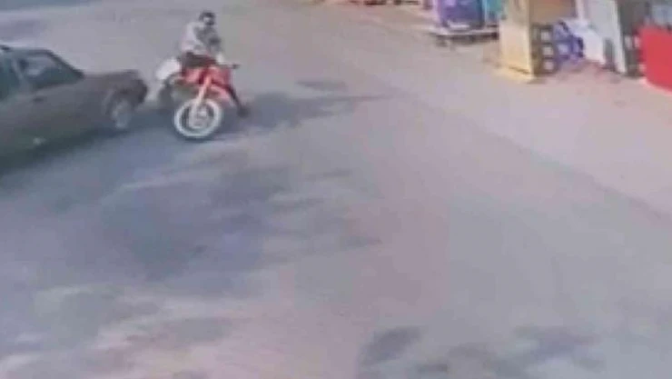 Mersin'de motosiklet kazaları güvenlik kameralarına yansıdı