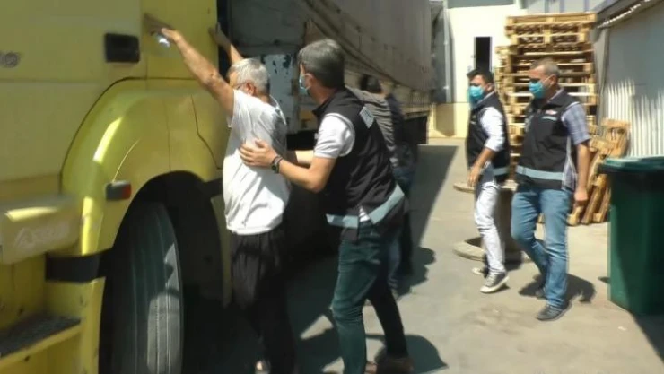 Mersin'de tütün fabrikasına sahte bandrol operasyonu