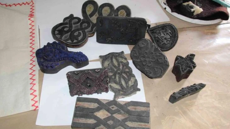 Milattan önceye dayanan kök boya ve dek sanatı kumaşların üzerinde yaşatılıyor