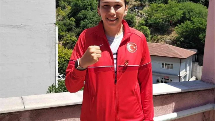 Milli boksör Elif Güneri üçüncü kez Avrupa Şampiyonu olmayı hedefliyor