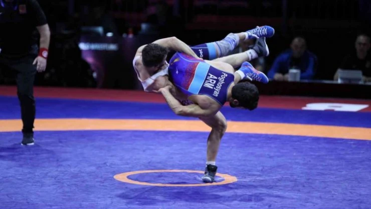 Milli güreşçilerden 2 bronz madalya